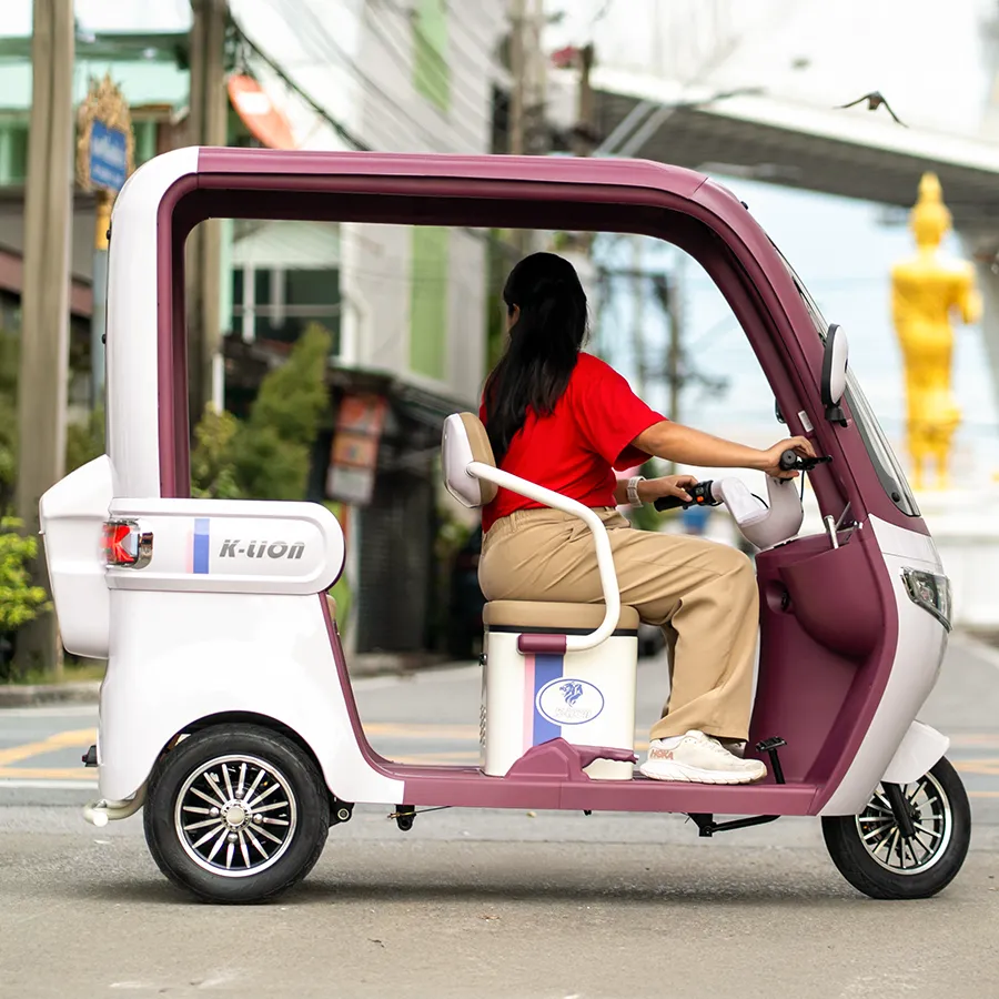 ห้องโดยสารโปร่งโล่ง เฮดรูมสูง