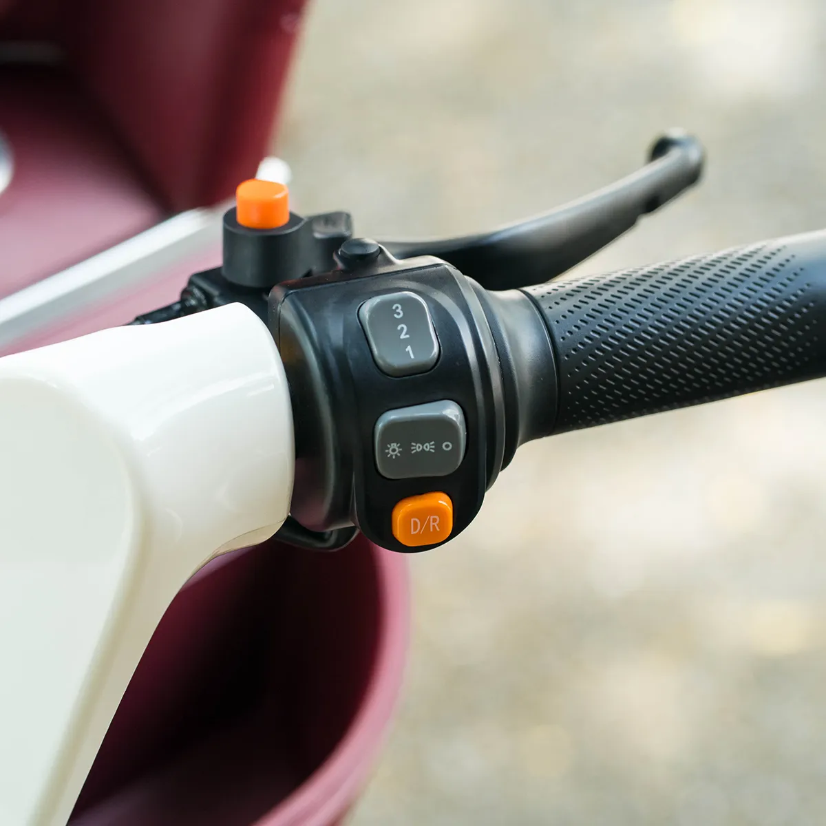 สวิตช์ควบคุมบนแฮนด์ ใช้งานง่าย