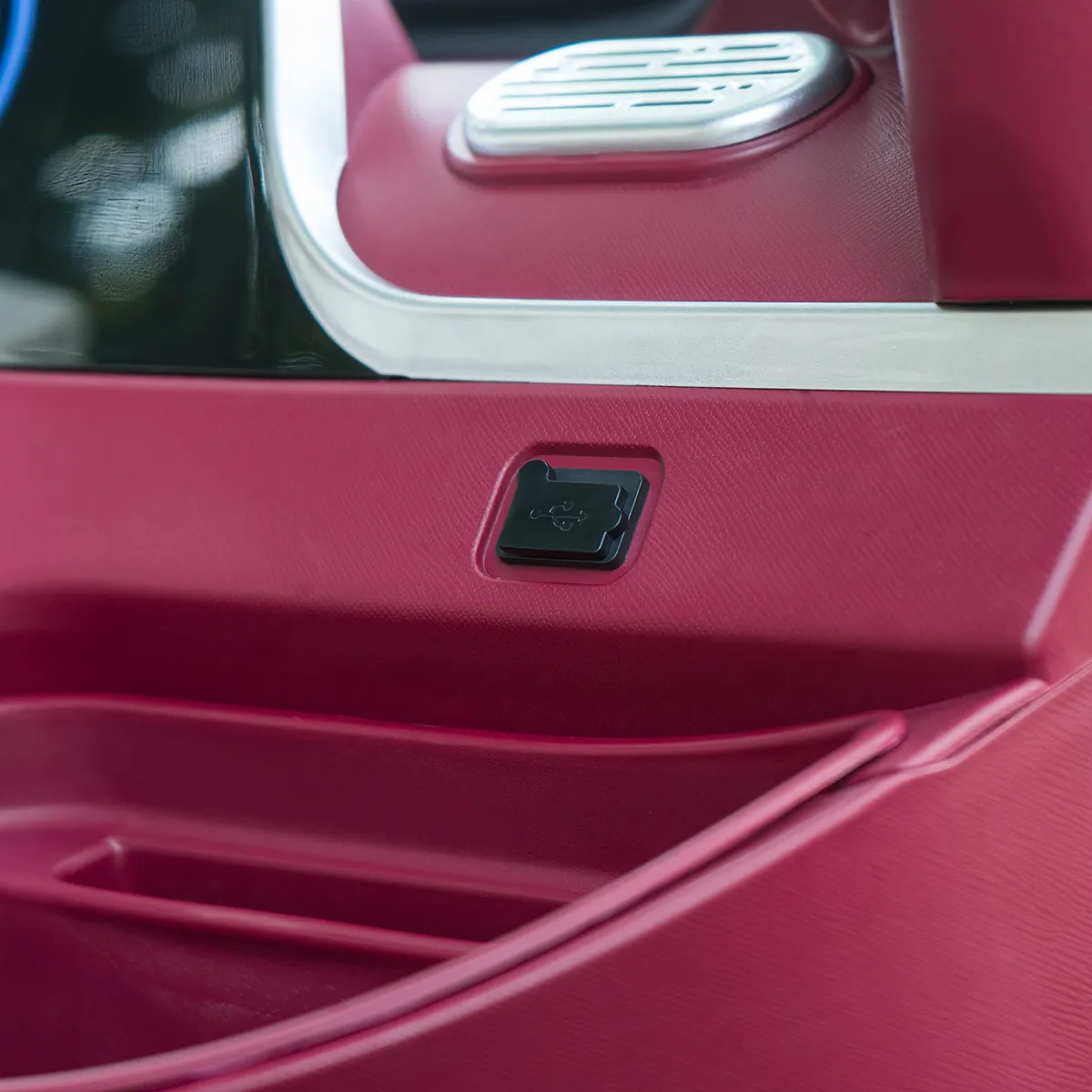 พอร์ต USB กันน้ำสำหรับชาร์จอุปกรณ์