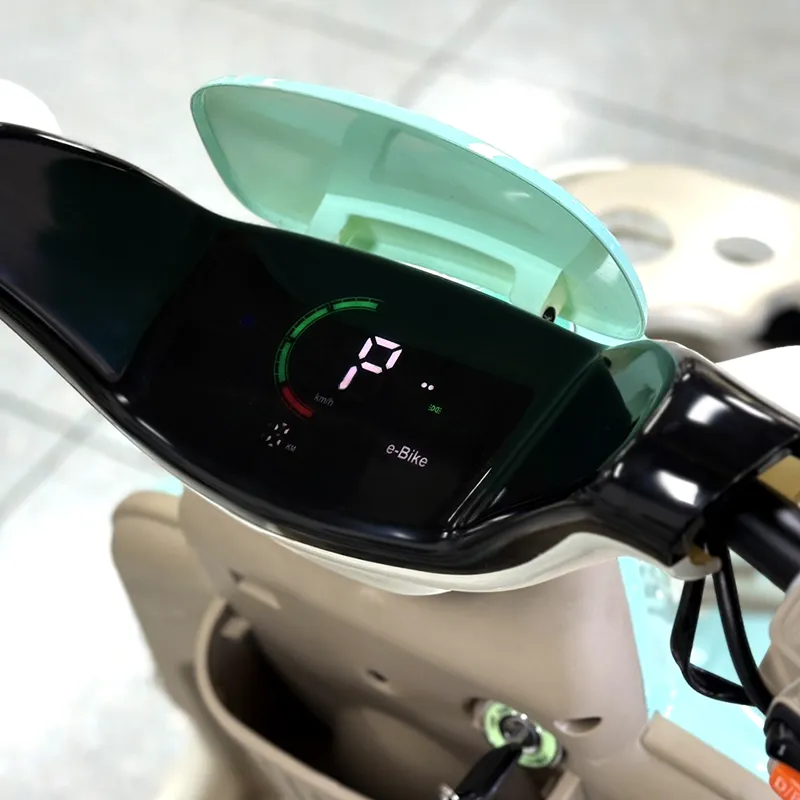 K1 แผงหน้าปัดดิจิทัล แสดงความเร็ว เกียร์ ระยะทาง และแบตเตอรี่